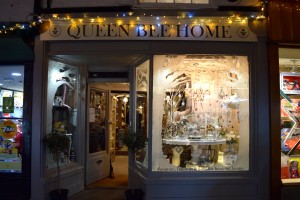 Queen Bee Home decorated for christmas