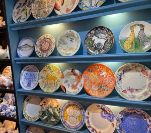 A photo of some china plates on shelves